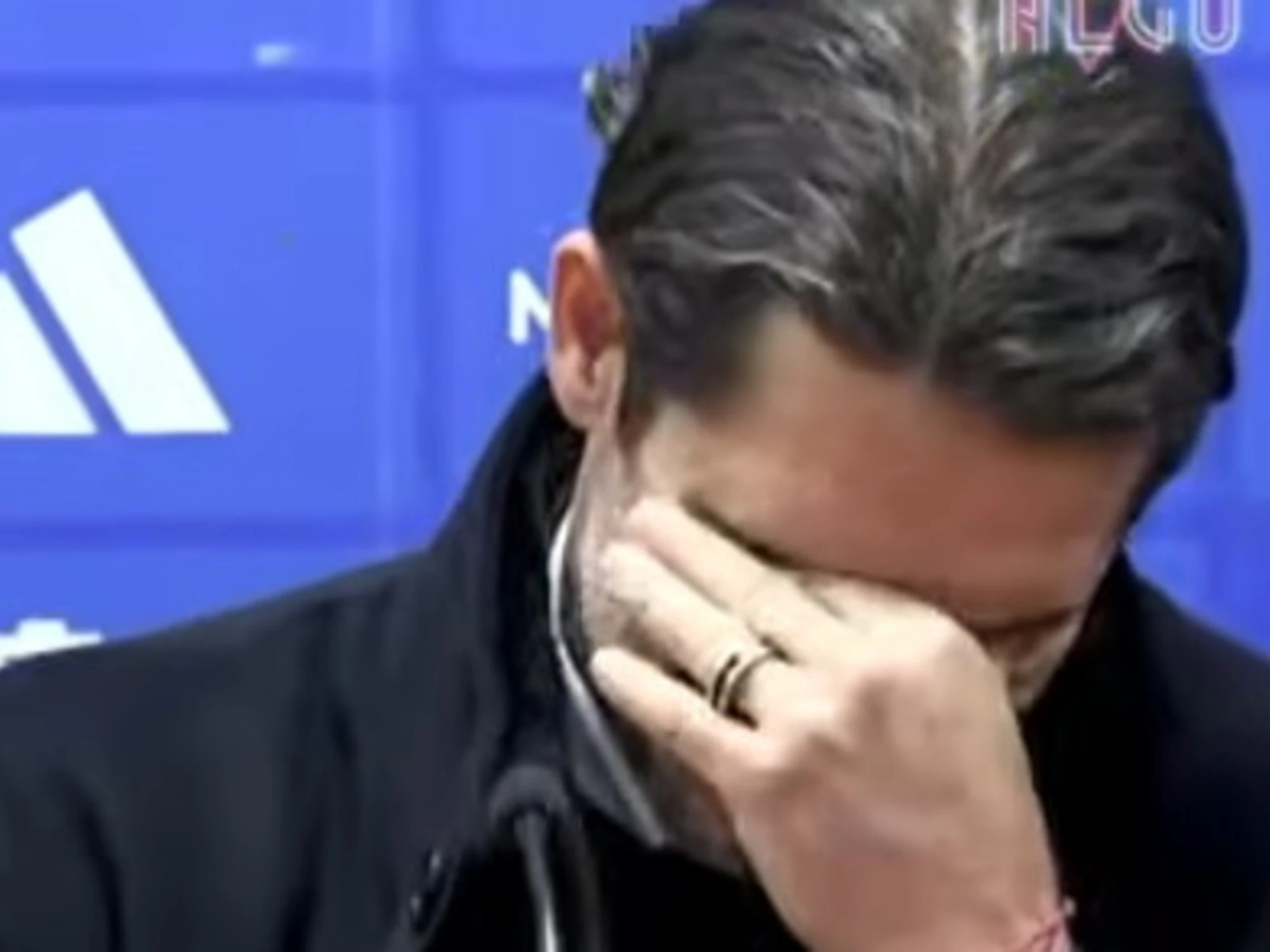 Fernando Gago, malore in diretta durante la conferenza stampa