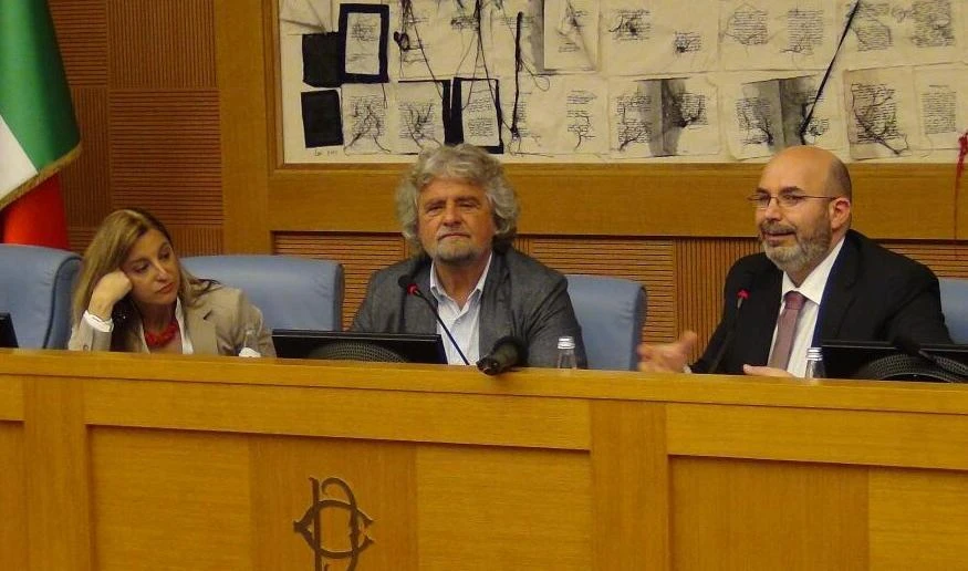 Grillo sul palco a Parma
