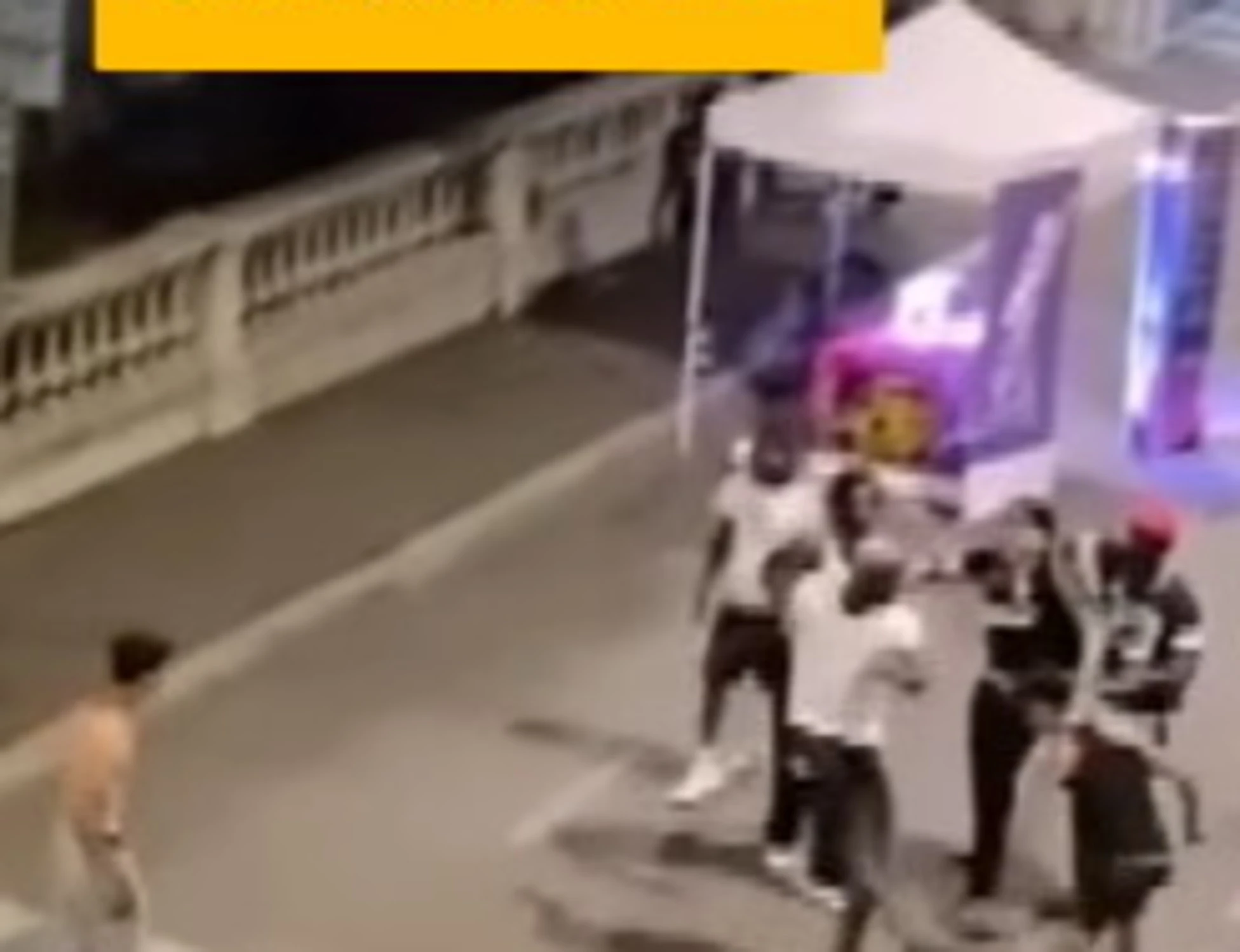 Varese, la serata Pd contro la violenza finisce a calci e pugni: il video