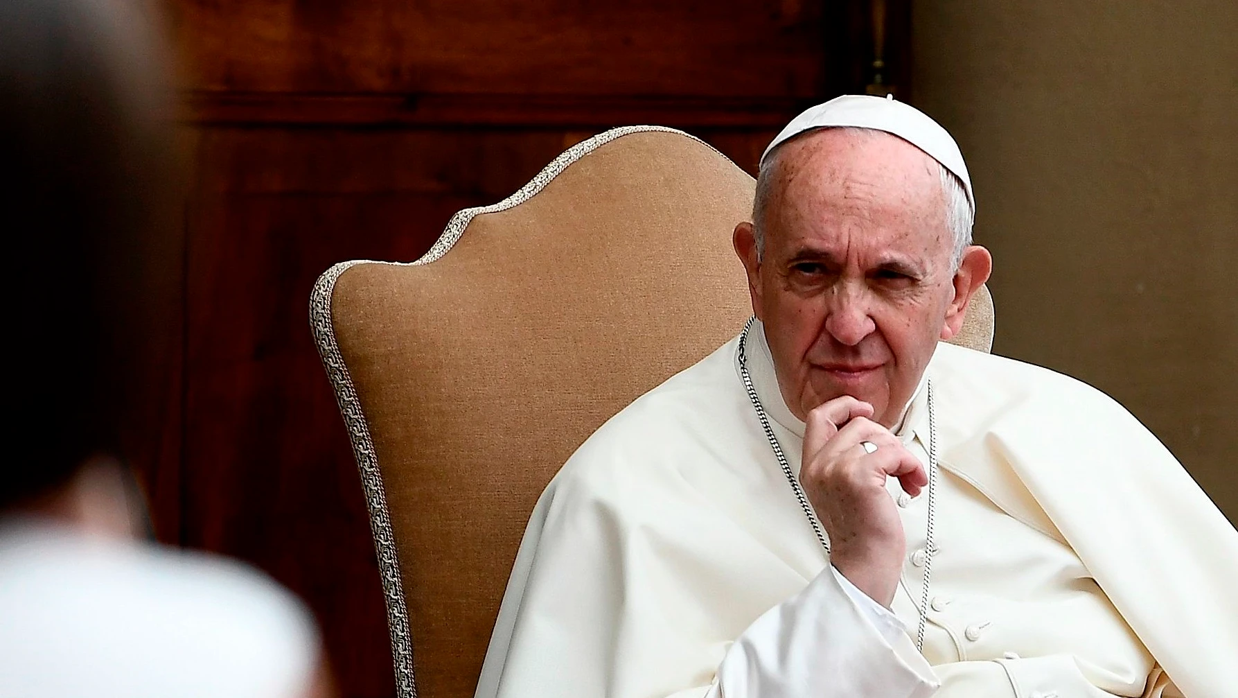Papa Francesco, la bomba spinta di Dagospia: "Non ditegli che quel frate che lo incensa in tv..."
