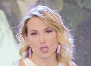 Pomeriggio 5, Barbara D'Urso furiosa interrompe il collegamento: "Ho deciso che non lo inviterò più"