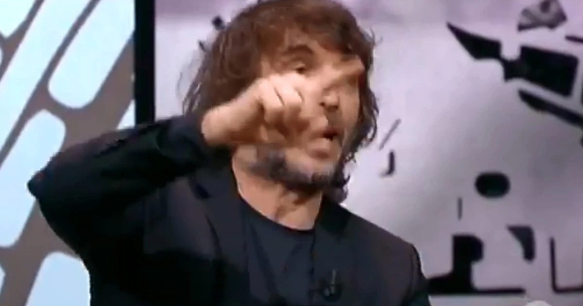 Dritto e Rovescio, Giuseppe Cruciani: clamoroso "vaffa" ai politici in studio, il barista gode