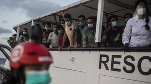 Immigrazione, Open Arms porta in Italia 140 immigrati: Giuseppe Conte offre una nave da crociera per la quarantena