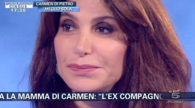 Pomeriggio 5, il dramma di Carmen Di Pietro: "Come è stata ridotta mia madre dal muratore polacco"