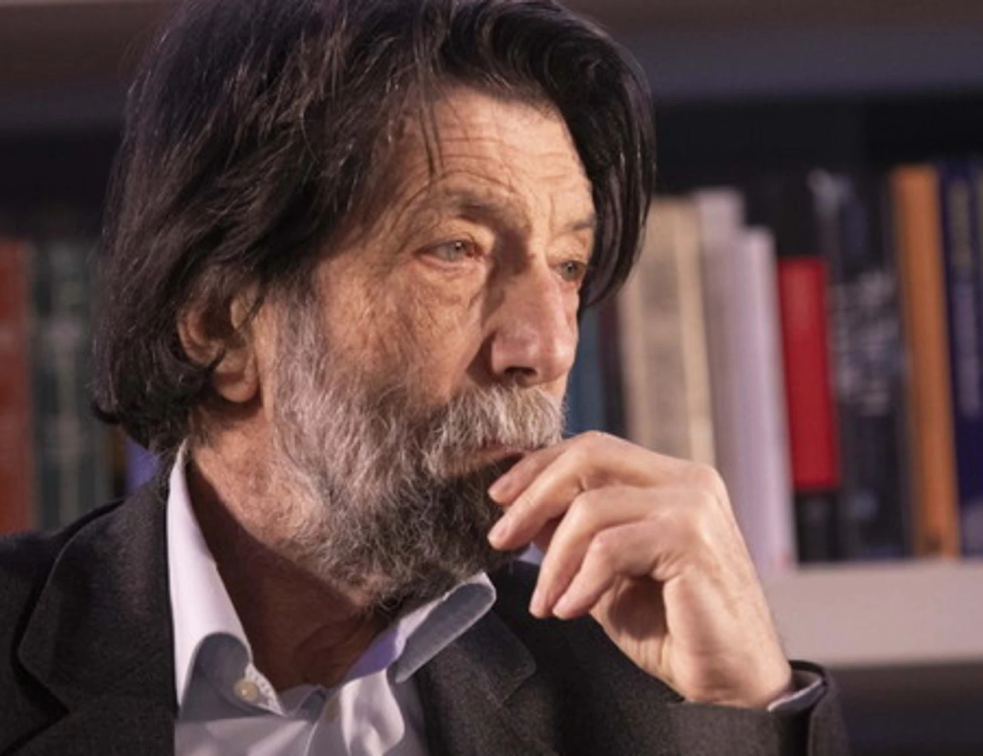 Lite in casa Cacciari: "Non me ne frega niente", "Arroganti"