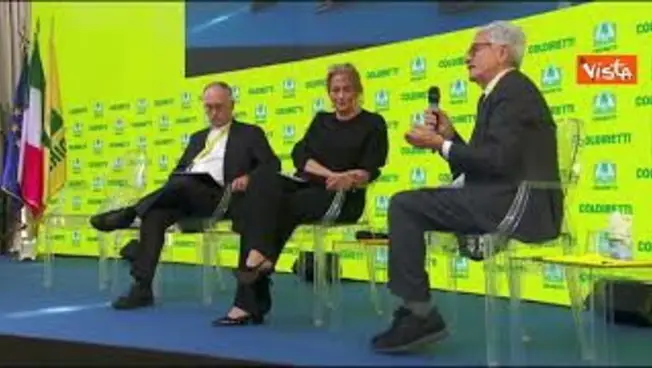 Leggi l'articolo: D'Alema a Forum Coldiretti: C'è un buco nero nella democrazia, restituire il primato alla politica