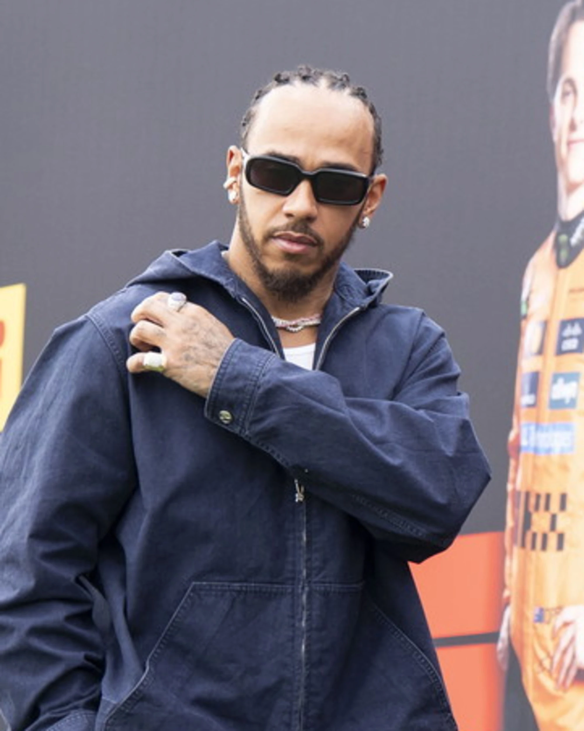 Lewis Hamilton feroce contro la Ferrari: "Perché non li portano?"
