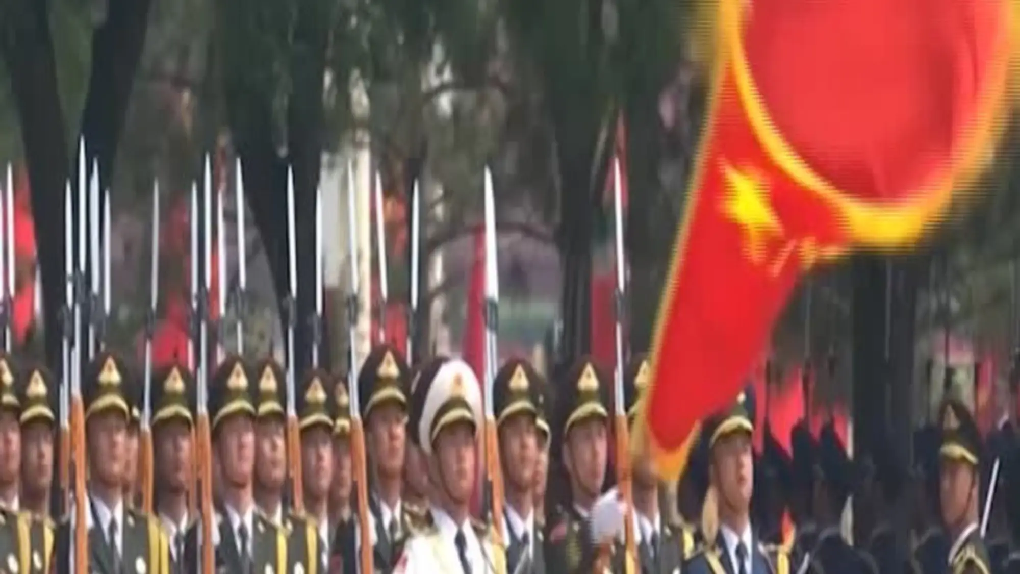 Xi Jinping e Trump alla sfilata della guardia d'onore militare