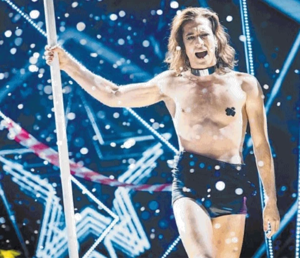 Damiano dei Maneskin, confessione spinta: "Con la scusa delle figli mi toccano il cu***"