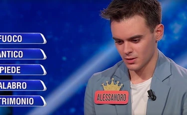 L'Eredità, insulto sui titoli di coda ad Alessandro: "Questo studia pure lettere..."