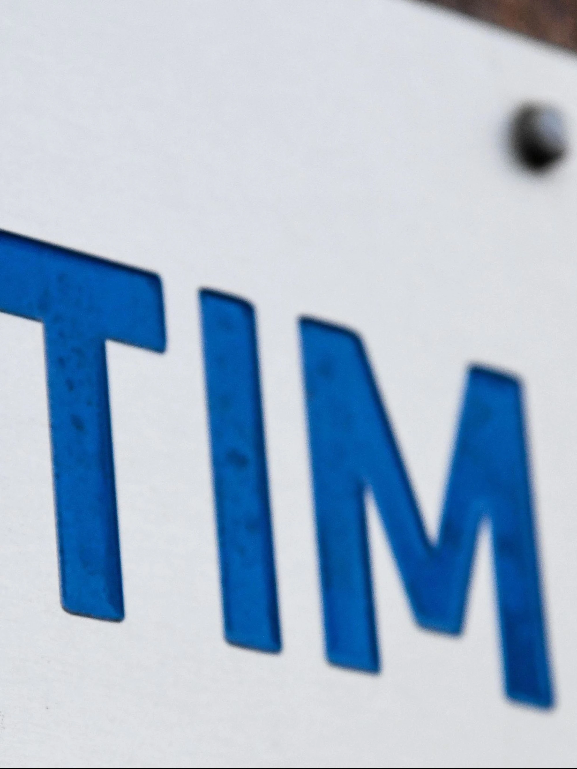 Tim, svolta storica: Poste Italiane diventa il primo azionista