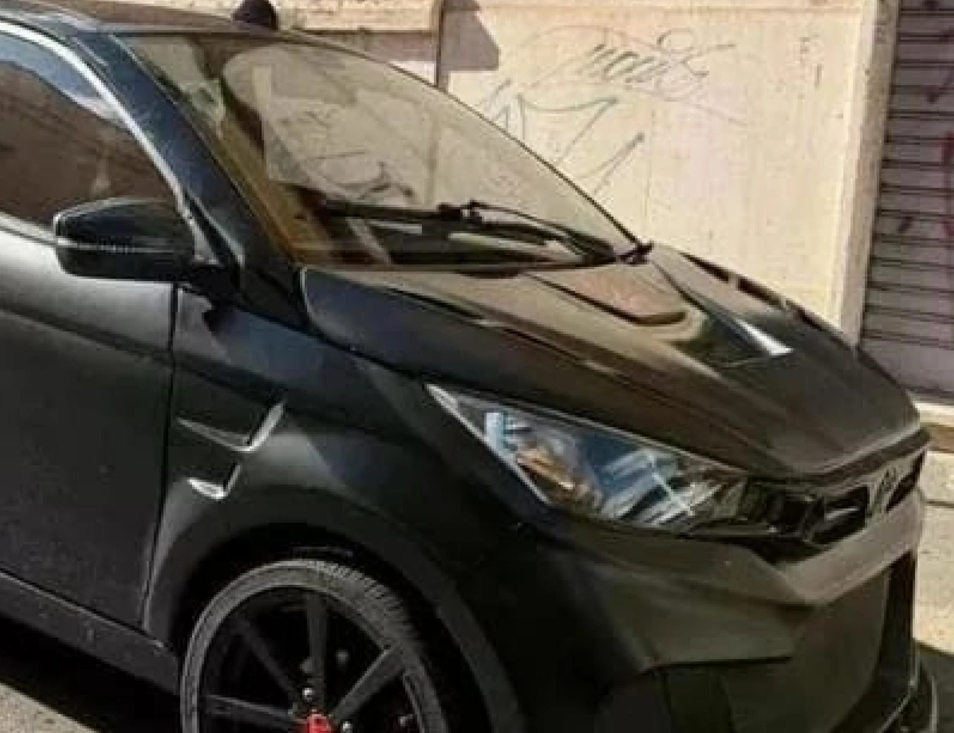 La sinistra delira pure per il caso della minicar: "Se erano maranza..."