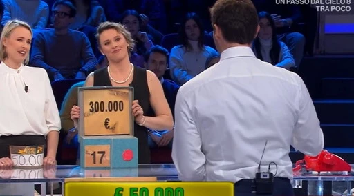 Affari Tuoi, Elisa perde 300mila euro? Massacrata dai telespettatori: "Maresciallo senza coraggio"