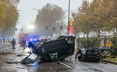 Schianto all’alba a Milano al volante senza patente si è finto un soccorritore
