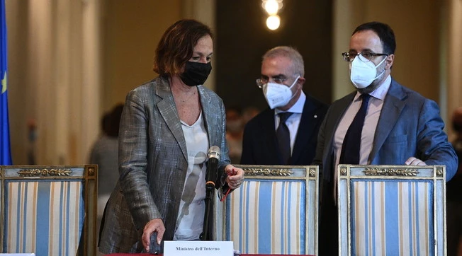 Migranti e sbarchi, il boom nel 2021 rispetto al 2019. Salvini contro Lamorgese: "Ong norvegese in arrivo, chiamate Oslo"
