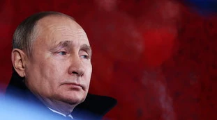 Vladimir Putin, bomba della Cia: "Scatti d'ira incontrollabili, guardate il collo". La prova decisiva, "ha un tumore"