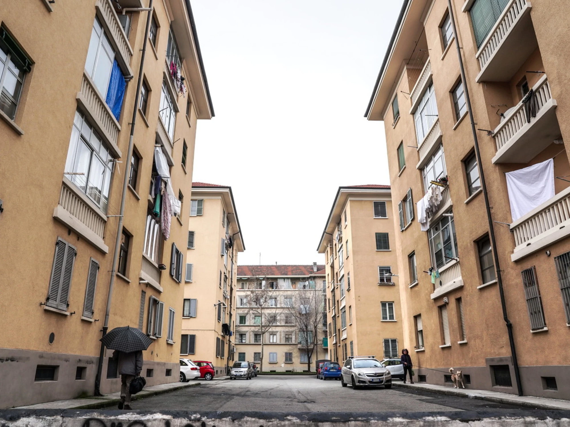 Emilia Romagna, il Pd regala le case popolari agli immigrati "ultimi arrivati". FdI: "La sinistra odia gli italiani"
