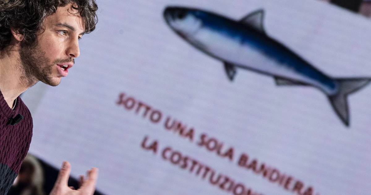 Sardine, Mattia Santori replica a Giorgia Meloni: "Noi sciacalli? Dica da che parte sta"