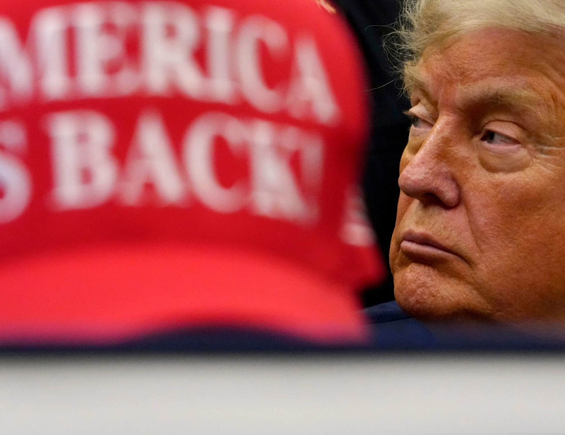 Iran, Donald Trump fuori controllo a Fox News: "Gli facciamo un cu*** così"