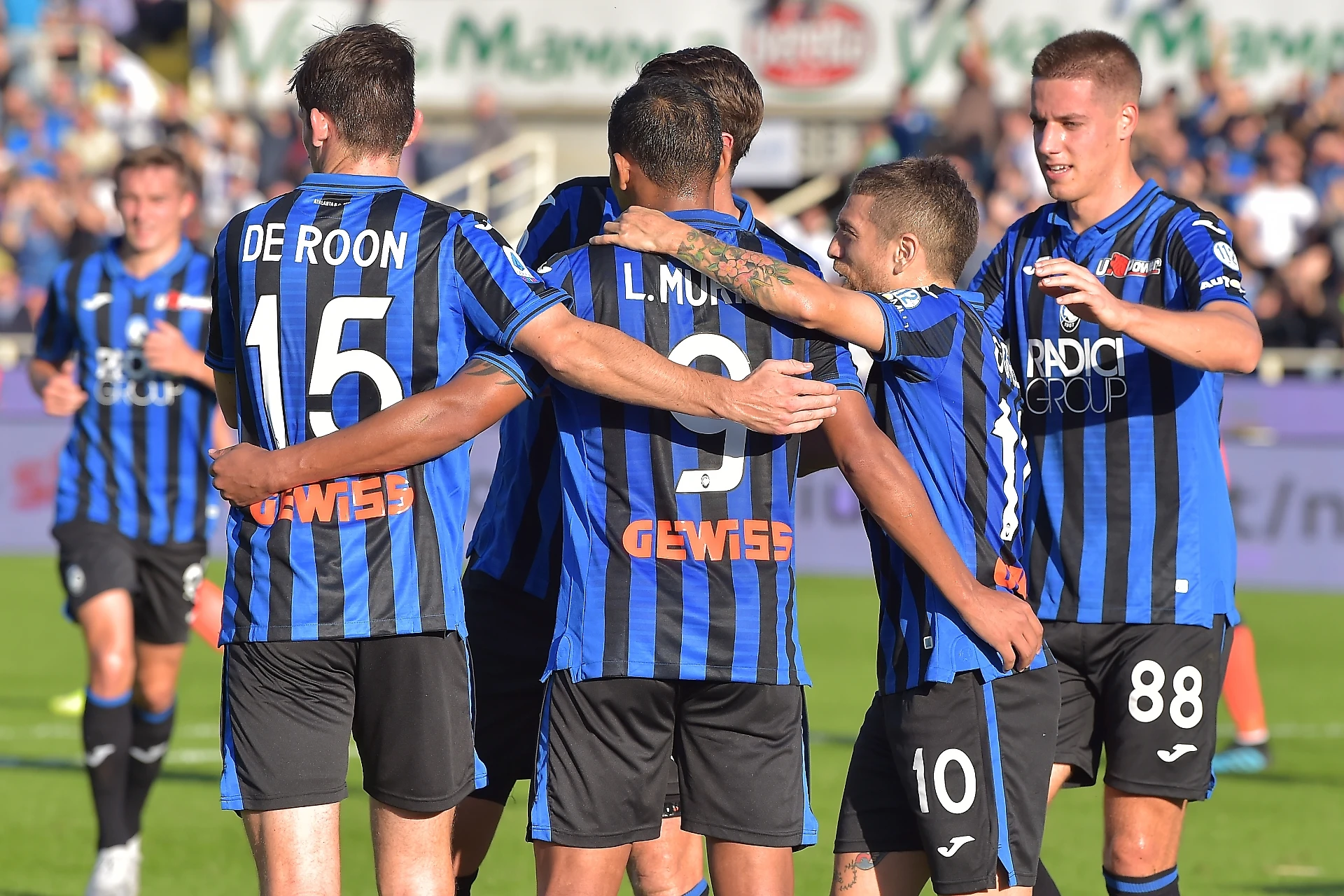 Atalanta a valanga, sette gol. Napoli, occasione persa. Il Torino acciuffa il Cagliari