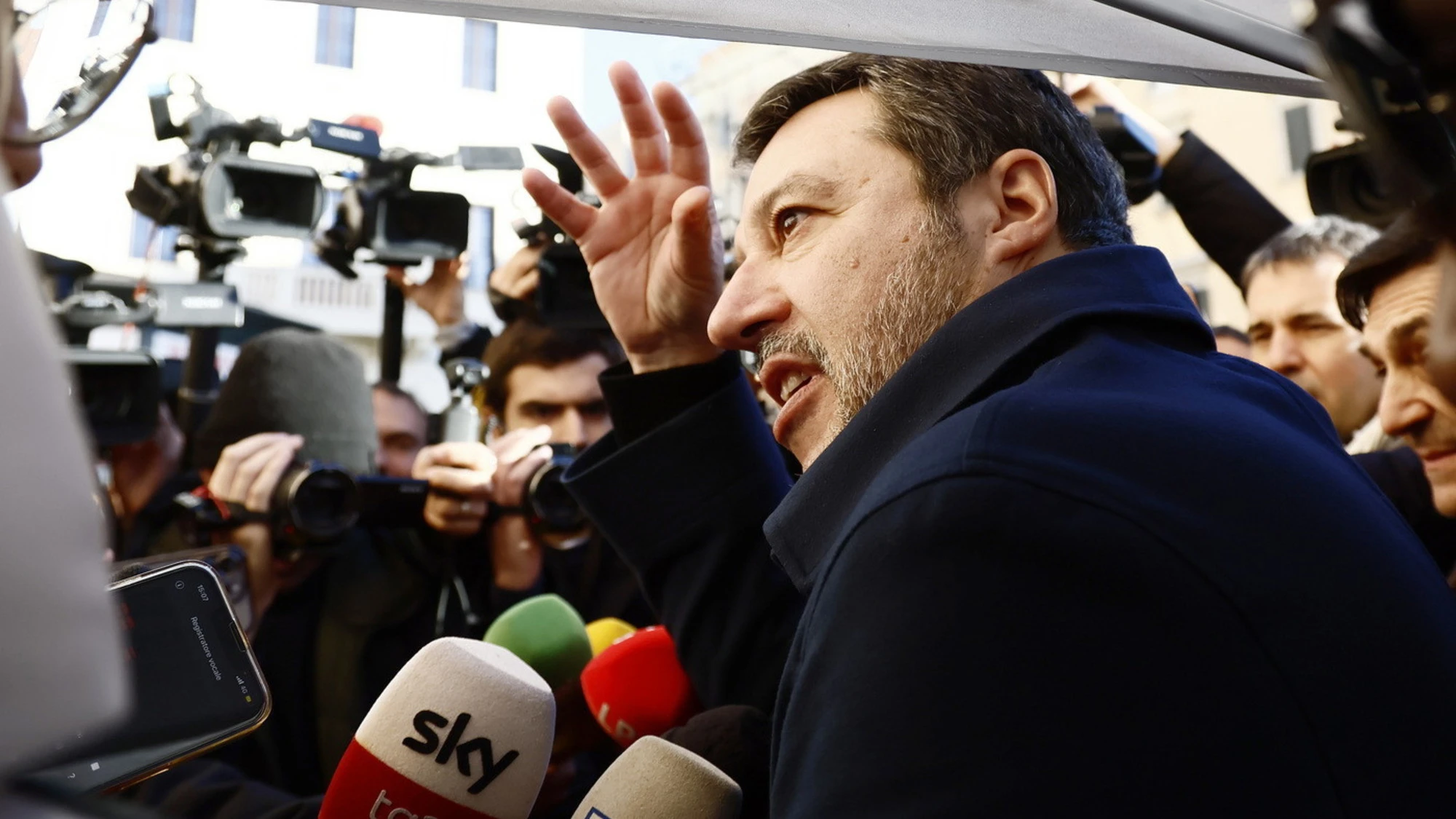 Salvini: "Revocare la cittadinanza a chi commette reati". Siete d'accordo?
