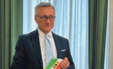https://media.liberoquotidiano.it/aNPHsepulUvtzGJzrRILFfqpMZes9t9dDhQdIH-F_AI/width:800/quality:90/aW1hZ2VzLzIwMjYvMDUvMTAvMDgyMzEwMTgzLTdkOTQ4ZmExLTU0ODItNDRkNC04MTE3LTcwMTVmNTdjZGY0Yi5qcGc.webp