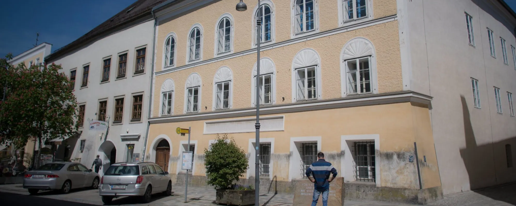 20 milioni € per la stazione di polizia nella casa di Hitler: clamoroso caso in Austria