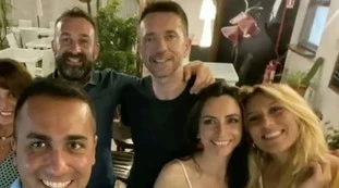 Andrea Scanzi senza mascherina con Di Maio, il video: "Io la porto sempre, anche quando...". Che figuraccia
