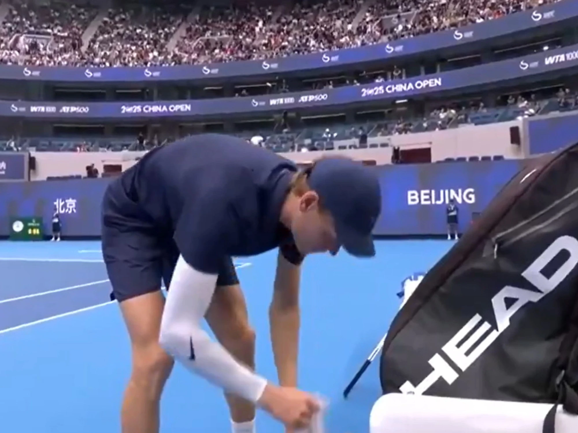 "Jannik Sinner è passato al supermercato?": come lo beccano in campo