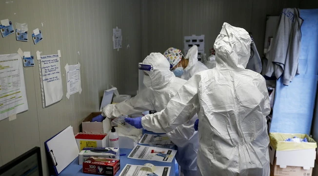 Coronavirus, truffa dei tamponi in Campania: "Che me ne f***? Faccio il test usato e poi dico che sono negativi"