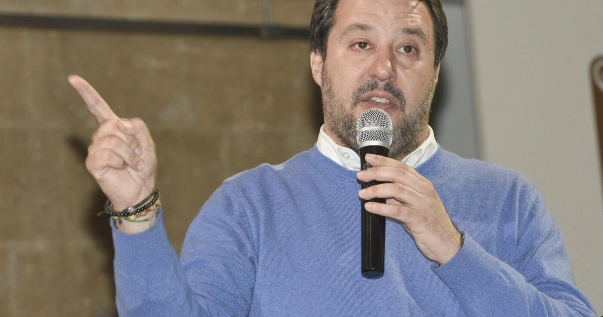Matteo Salvini e il carabiniere che ha ucciso il 15enne a Napoli: "Perché non può passare per criminale"