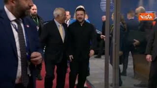 Zelensky arriva al Consiglio Ue di Bruxelles. Accolto da Costa con un abbraccio
