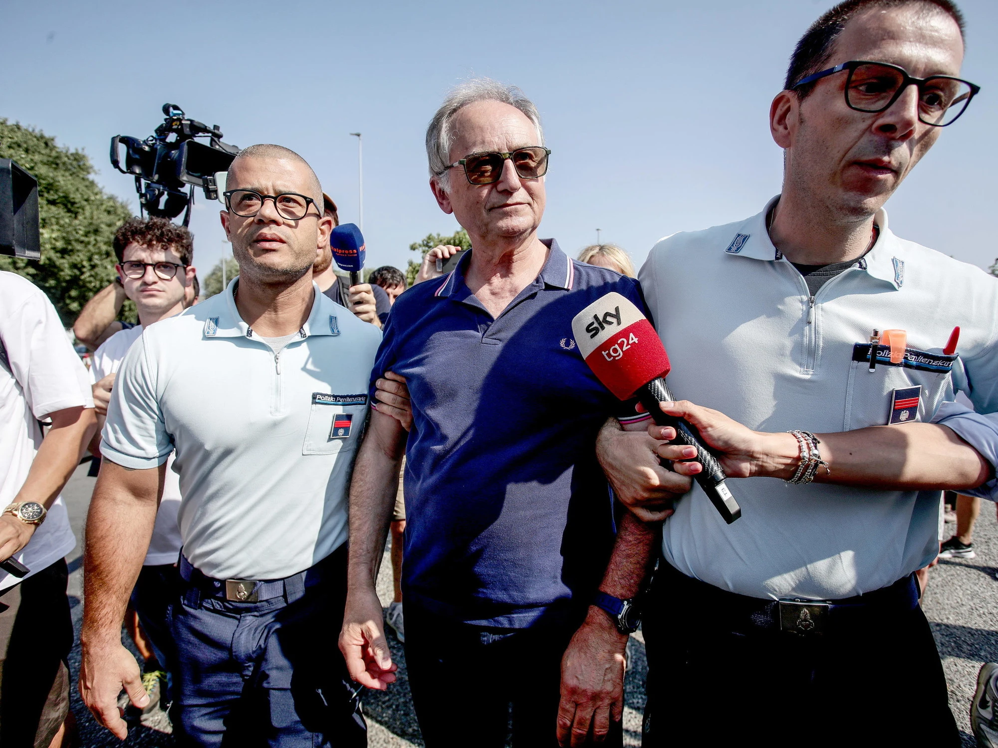 Mario Roggero vessato e umiliato: lo vogliono al carcere duro, ecco domo