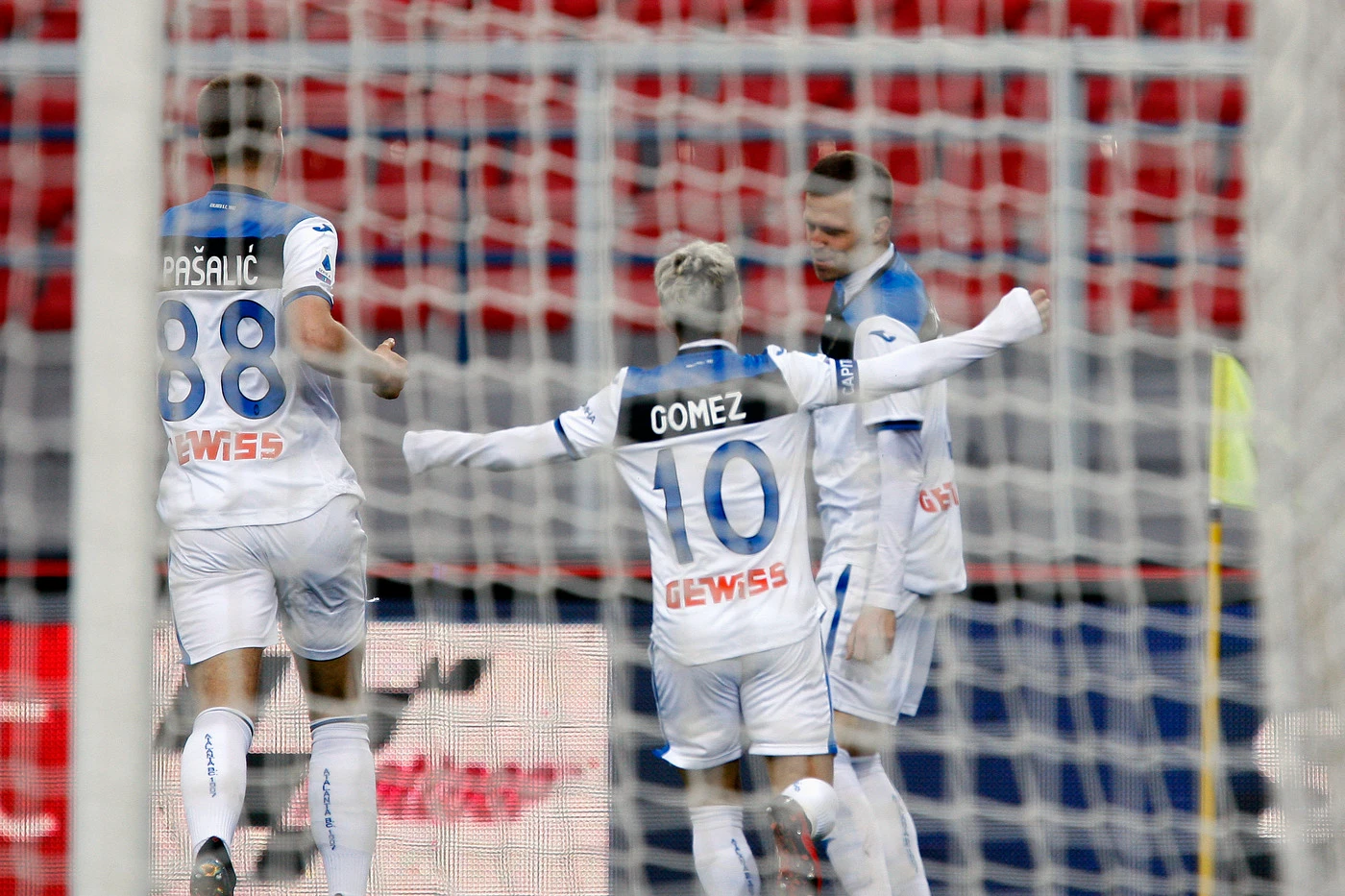 Atalanta, sogno e spettacolo: travolto il Lecce, ne fa sette. La Dea un rullo compressore