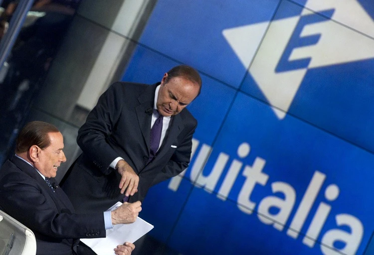 Berlusconi a Porta a Porta: "Grillo un pericolo, dobbiamo fermare la marea"