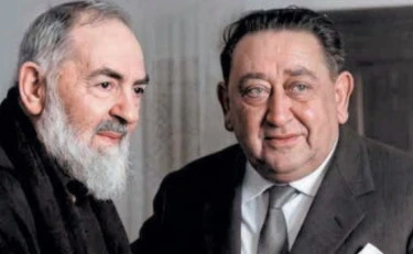 Padre Pio e il podestà fascista, la foto che allarma i compagni