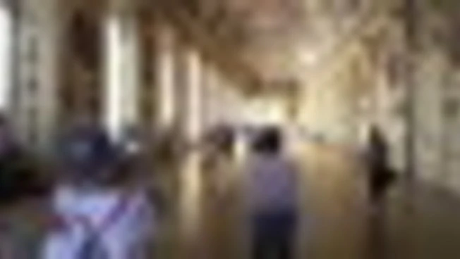 Louvre, la Galleria di Apollo riapre dopo il maxi-furto