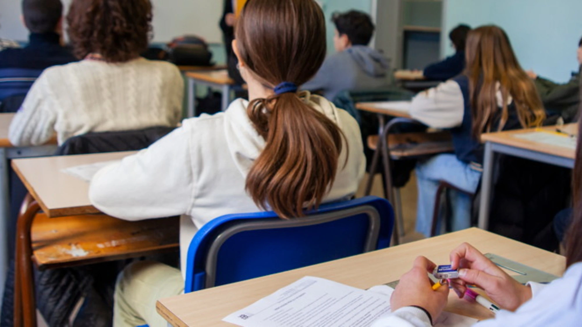 Milano, arrestato in classe un maestro di scuola elementare: è accusato di abusi su minori