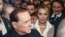 Silvio Berlusconi e Francesca Pascale, i risvolti dell'addio: ecco che fine fanno Dudù e cagnetti
