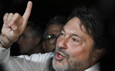 https://media.liberoquotidiano.it/aWTevhBwnEI3ynHyrXa8pLaOnWw6WFJKXcm9G947a2A/width:800/quality:90/aW1hZ2VzLzIwMjYvMDgvMjgvMTY1MTMwNDA4LTY3NDRmZTRiLTExMGUtNDA0MS1iZDNlLTE5NTQ1Yzg0MDU3ZS5qcGc.webp
