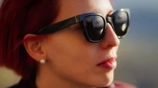 Lisa Di Giuseppe, "Scusi, dove va?": la giornalista vestita così in Aula, scoppia il finimondo