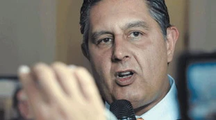 Giovanni Toti, la mossa dei pm: in arresto fino alle Europee