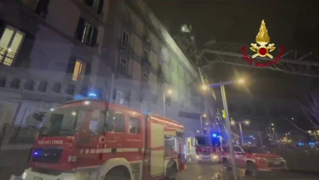 Napoli, incendio in un albergo: soccorsi due adulti e due minori