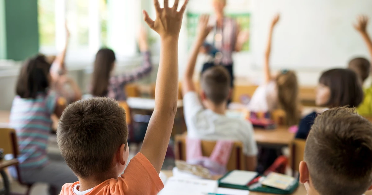 Russia, come spiegano la guerra ai bimbi: propaganda a scuola, ecco il cartone animato da brividi