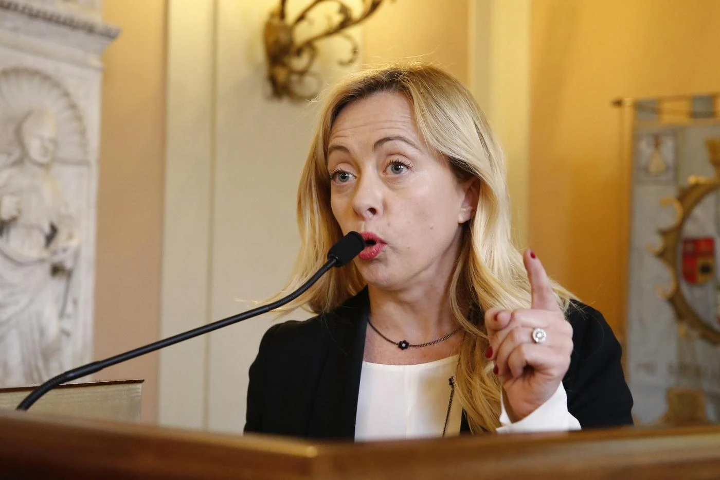 Giorgia Meloni replica a Silvio Berlusconi: "Io ministro della Difesa? Basta piazzare nomi nelle caselle, lavoro per altro"