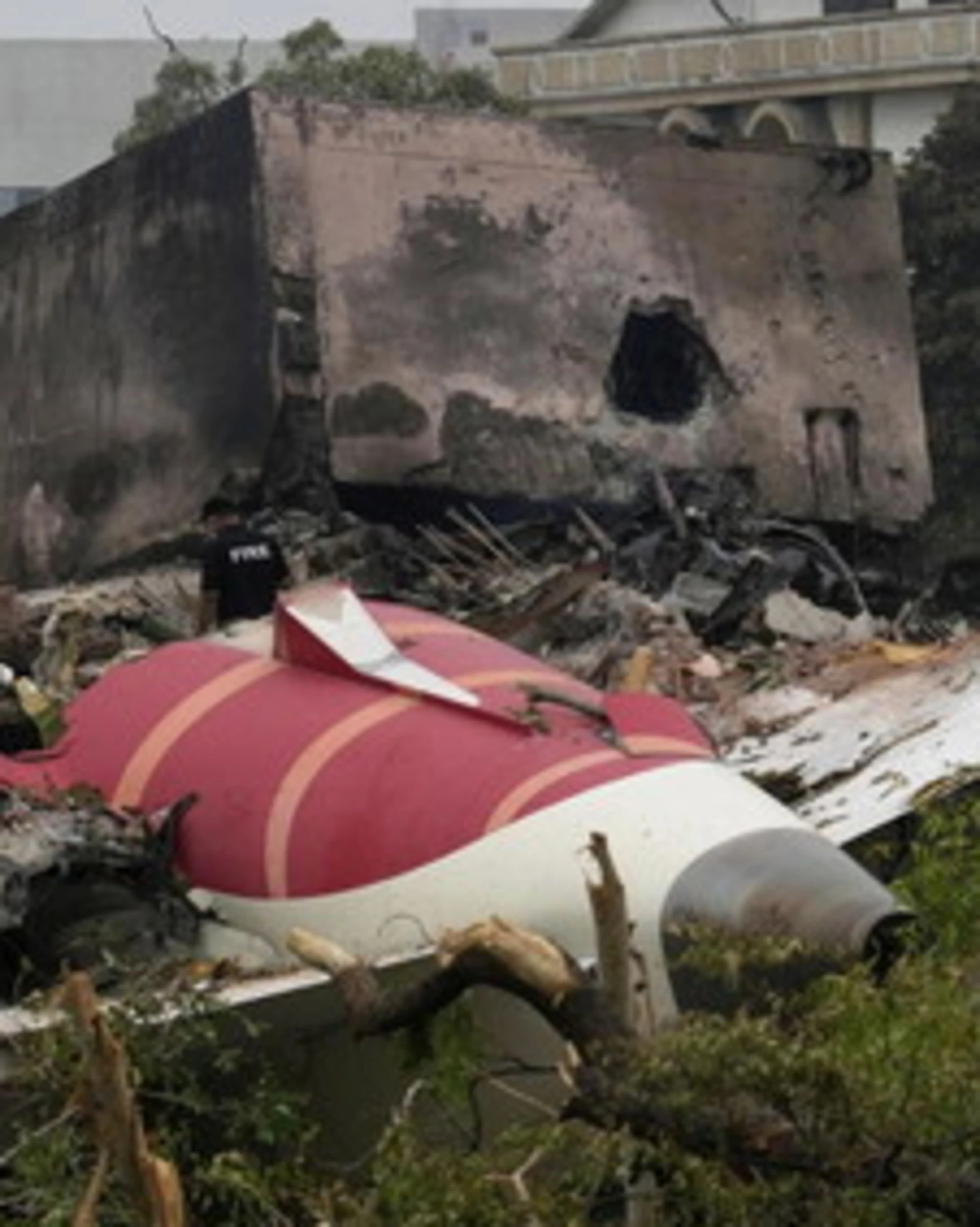 Disastro aereo in India, resta bloccata nel traffico e perde il volo: "Tremo ancora"