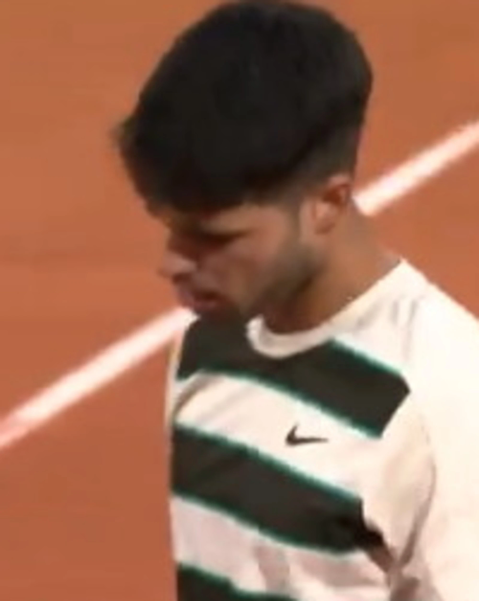 Alcaraz, spacconata al Roland Garros: "Devo chiedervi scusa"