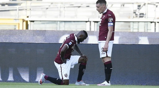 Serie A, pareggio Torino-Parma dopo 103 giorni: Nkoulou, gol e in ginocchio per George Floyd