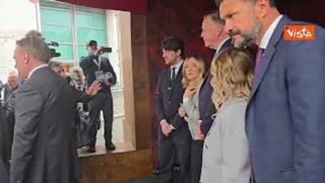 "Vai Giorgia, grazie", Meloni accolta al Vinitaly con grida di sostegno e applausi