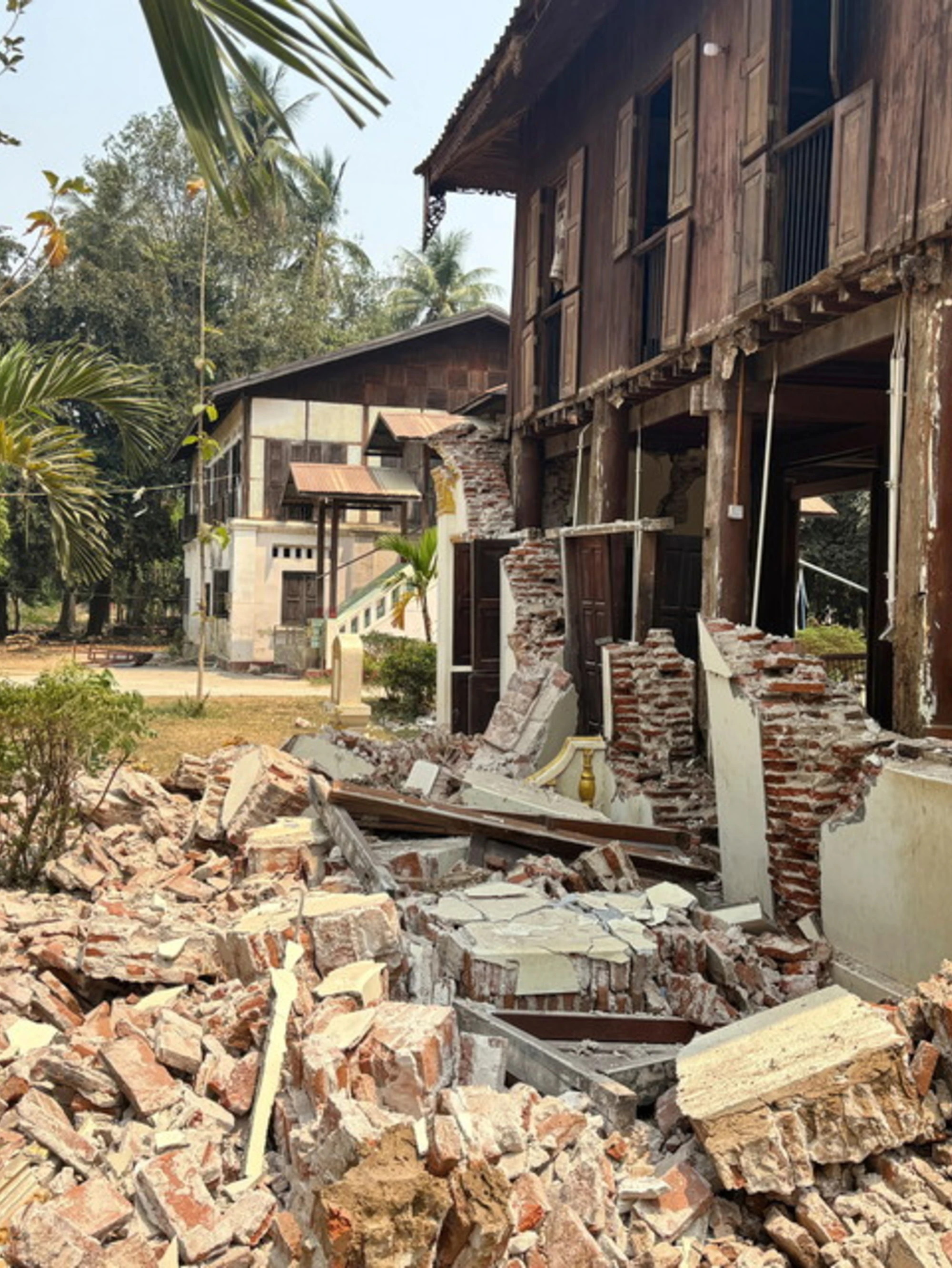 Myanmar, oltre 1000 morti dopo il terremoto